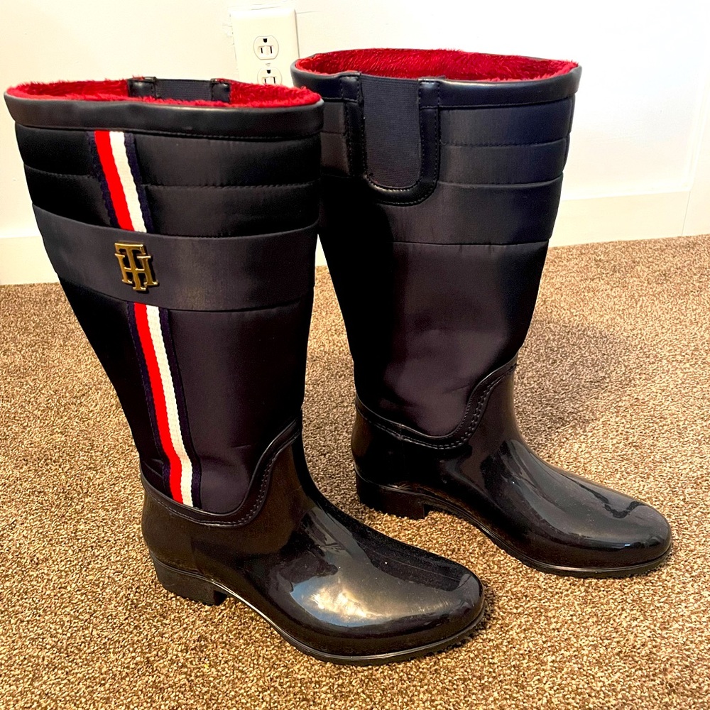 Tommy Hilfiger Tall Rain Boots. Navy blue with red inside lining. Size 8